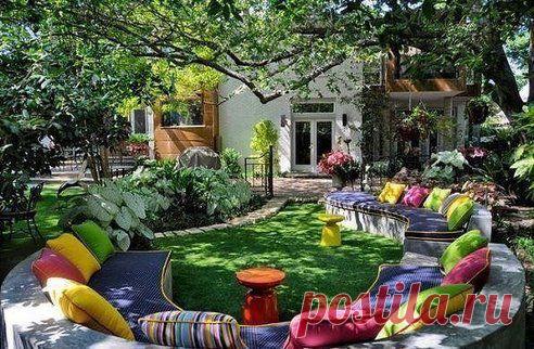 Летний, уютный уголок для большой компании