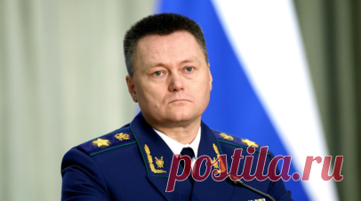 Краснов пообещал разобраться с использованием клеток подсудимых в судах. Генпрокурор России Игорь Краснов пообещал разобраться с эффективностью использования клеток и аквариумов из стекла для подсудимых в судах. Читать далее