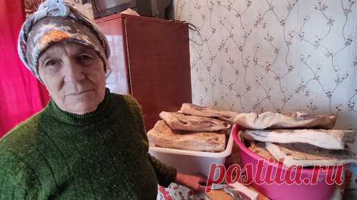 Солëное сало как сливочное масло тает во рту. Мама солит. | домик в деревне | Дзен