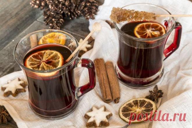 Глинтвейн из красного вина — 8 лучших рецептов приготовления‼ Как быстро согреться в морозные зимние будни или когда на дворе сырость и слякоть? Отличным вариантом может стать глинтвейн из красного вина, рецепты которого разнообразны и просты в приготовлении. К тому же, этот ароматный напиток обладает полезными и целебными свойствами, что особенно актуально во