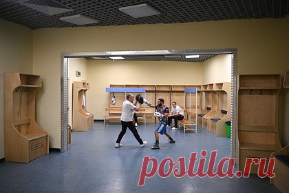 В сборной России по боксу заявили об отказе выступать без флага и гимна. Капитан сборной России по боксу Муслим Гаджимагомедов рассказал об отказе команды выступать без флага и гимна. «Мы будем боксировать, мы хотим боксировать, но только наравне с другими странами. Чтобы была справедливость, чтобы нас не ограничивали», — подчеркнул спортсмен.