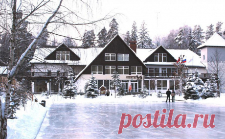 Загородный отель Country Resort Hotel & SPA расположен на живописном берегу реки Дубна в Талдомском районе в Подмосковье.