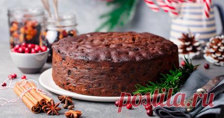 Рождественский кекс от поэтессы Эмили Дикинсон — готовить его нужно уже сейчас! Не упустите момент: рождественский кекс следует испечь в середине ноября, а затем дать ему созреть полтора месяца в пергаментной бумаге, чтобы из суховатого полена с сухофруктами он превратился, напитавшись специями, в ароматный десерт. Рецептов таких кексов множество, но мы предлагаем приготовить «черный» вариант — от американской поэтессы-затворницы Эмили Дикинсон.