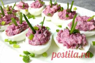 Фаршированные яйца с сельдью и свеклой — Домашняя кулинария