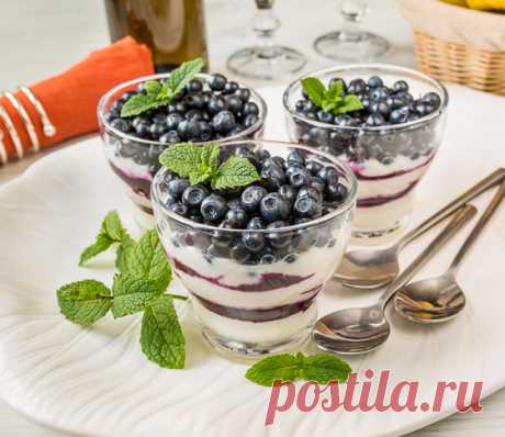 Сырно-йогуртовый десерт с черникой на Вкусном Блоге Продолжаем черничный спам. На этот раз – в виде десерта. Готовится он очень просто, есть его можно (и даже нужно) сразу же, без какого-либо выставивания в холодильнике. И, кстати, хорошо подходит для завтрака. Здесь я использовала маскарпоне, но вы можете заменить его на сливочный сыр или на мягкий творог –…