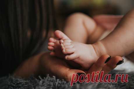 Разнополые близнецы родились с разницей в два года. В английском городе Питерборо, графство Кембриджшир, у пары родились близнецы с разницей в два года. Поскольку двухлетний брат и четырехлетняя сестра были зачаты в один день посредством экстракорпорального оплодотворения из одной партии эмбрионов, они технически считаются неидентичными близнецами.
