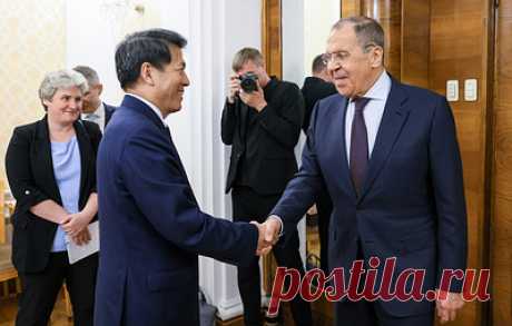 Лавров заявил о приверженности РФ политико-дипломатическому решению конфликта на Украине. Глава российского МИД выразил признательность Пекину за взвешенную позицию в отношении кризиса