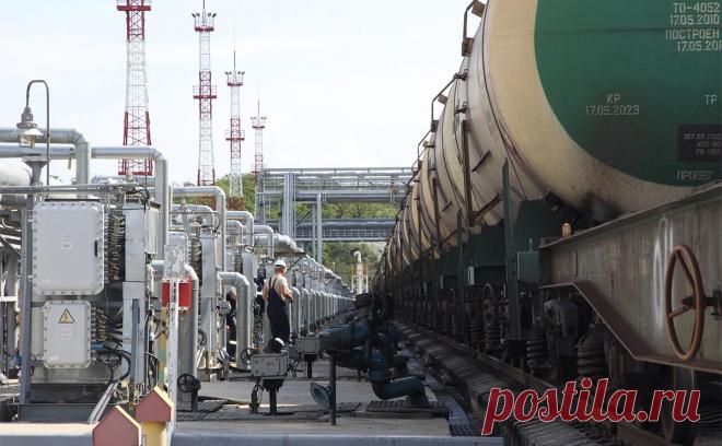 Экспорт российской нефти сократился до минимальных с 2021 года значений. Экспорт российской нефти в июне сократился на 600 тыс. барр. в сутки до минимальных с марта 2021 года 7,3 млн барр. в сутки, сообщает МЭА