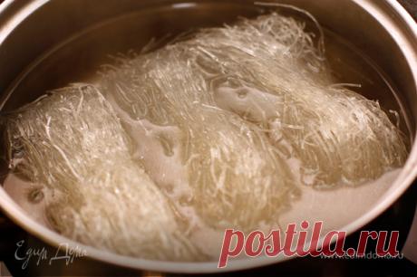 Быстрый рецепт салата "Фунчоза". Ингредиенты: чеснок, огурцы, уксус | Официальный сайт кулинарных рецептов Юлии Высоцкой