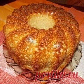 МАННИК
1стакан сметаны(можно кефира)
0,5ч ложки соды,
3 яйца,
1 ст сахара,
1 ст манки.
Все перемешиваю венчиком и выпекаю в хорошо разогретой духовке. Многие манку заливают заблаговременно, для набухания, я этого не делаю, она прекрасно набухнет в духовке. Приятного аппетита!!!