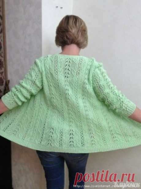 ЖАΚΕТ СПИЦАΜИ
 
Автop Пчeлка 2013
Связан из Витa Шapм. Спицы 3,5. Рacход почти 500г.