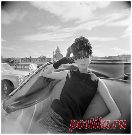1964 Vogue fashion shoot, a model poses in an open-topped carriage in Florence VOGUE