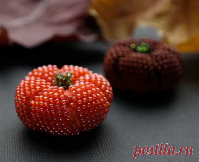 ​Вяжем тыковку Вяжем тыковку
Набираем 588 бисерин основного цвета.Можно перед ними ещё набрать 20-24 зелёных бисерины для хвостика.Тыковка будет делиться на 6 долек..1. 6 воздушных петель, замыкаем в кольцо.2. 12 сбн. По 2 столбика в каждую петлю. Этот ряд вяжется пока без бисера.3. Начинаем делать...