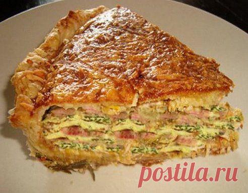 Слоеный пирог "Галета"  Съедаются они так же быстро, как и готовятся.  . Рецепт здесь: ➨ http://vkusno-ru.blogspot.com/2013/12/blog-post_430.html   Приятного аппетита! ЖМИ КЛАСС есль нравится рецепт! Большое СПАСИБО