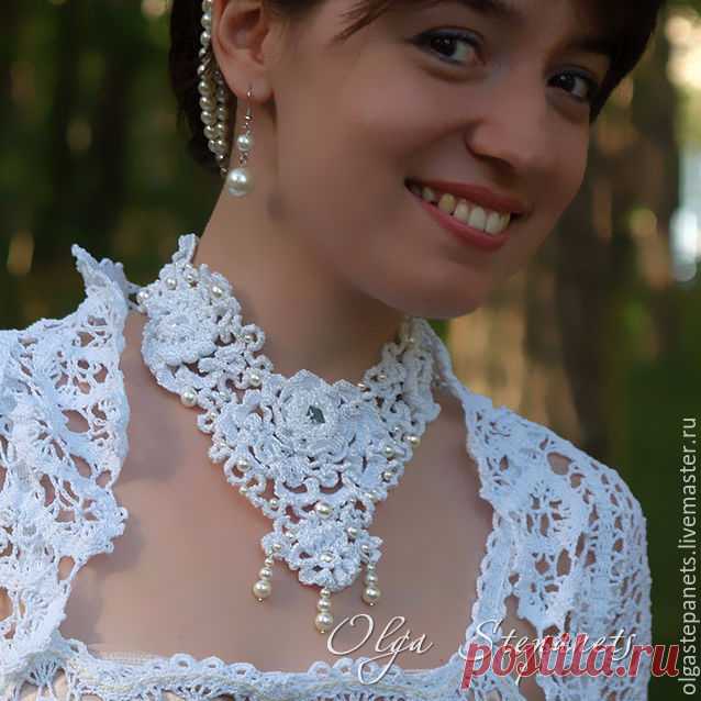 Вяжем белоснежное жемчужное колье с кристаллами Swarovski. Мастер-класс