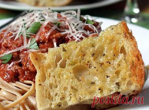 Самый вкусный рецепт итальянских чесночных гренок