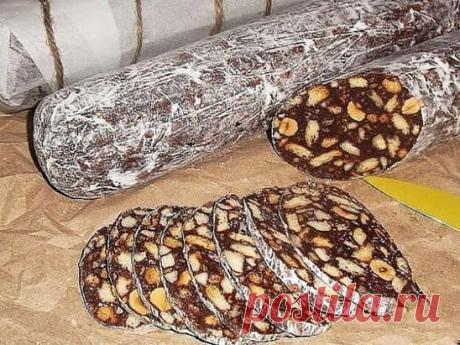 Чайная колбаска      

Чтобы не потерять рецепт, жмите "Класс!", а потом "поделиться". Рецепт будет на вашей стене В Одноклассники. Всё ОК!
Ингредиенты:
Печенье (песочное, например "Юбилейное") — 600 г
Масло сливочное — 200 г
Какао-порошок — 2 ст. л.
Молоко — 1/2 стак.
Сахар — 1 стак.
Приготовление:
1. Печенье раскрошить руками или при помощи скалки (поместив печенье в пакет).
2. Какао смешать с сахаром.
3. Масло нарезать кусочками и растопить в кастрюльке, добавить молоко...