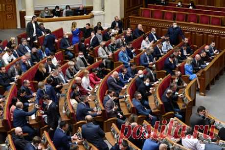 Верховная Рада соберется на внеочередное заседание. Депутаты Верховной Рады Украины соберутся на внеочередное заседание по вопросу отсрочки введения в стране кассовых аппаратов для предпринимателей-физических лиц. Необходимое количество подписей собрала сегодня депутат Анна Скороход. Парламентарии могут собраться уже 15 декабря.