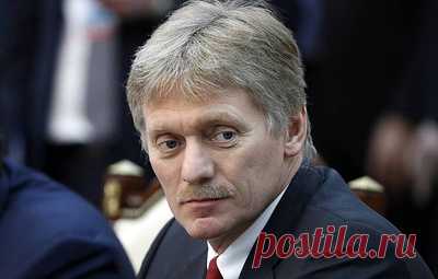 Песков назвал некачественными вбросами публикации о военной технике РФ "у границ Украины". Издание Politico ранее написало, что коммерческие спутники сфотографировали военную технику у города Ельня в Смоленской области, часть которой предположительно прикреплена к 1-й Гвардейской танковой армии Вооруженных сил РФ