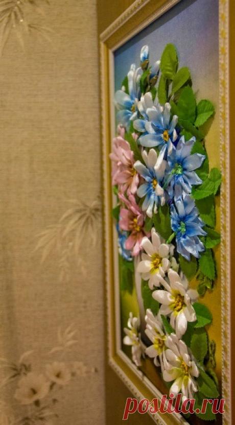 Romantic wall decor Embroidery ribbon #embroidery #ribbonembroidery #silkribbon #embroiderydecoration #decor
#homedecor #embroideryart #fiberwallart #3Dfloralart #tapestrywallartv
#embroiderypicture #textilepicture #wallhanging #wallart #walldecor
#textiledecor