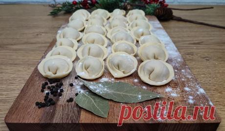 Идеальный рецепт вкусных пельменей. Тесто всегда получается тонкое, а начинка сочная С годами я нашла для себя просто идеальное тесто для пельменей, раскатывается всегда очень тонкое, эластичное, лепить пельмени или вареники просто одно удовольствие.