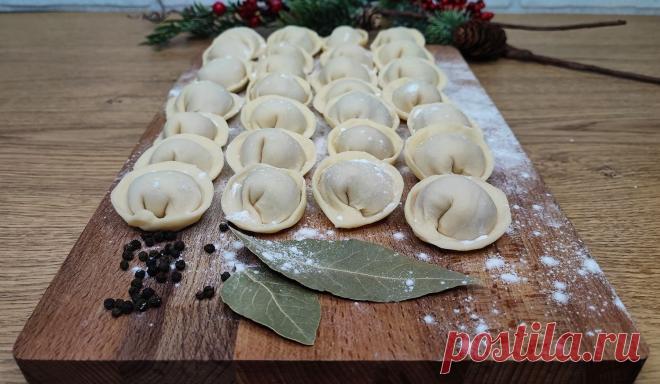 Идеальный рецепт вкусных пельменей. Тесто всегда получается тонкое, а начинка сочная С годами я нашла для себя просто идеальное тесто для пельменей, раскатывается всегда очень тонкое, эластичное, лепить пельмени или вареники просто одно удовольствие.