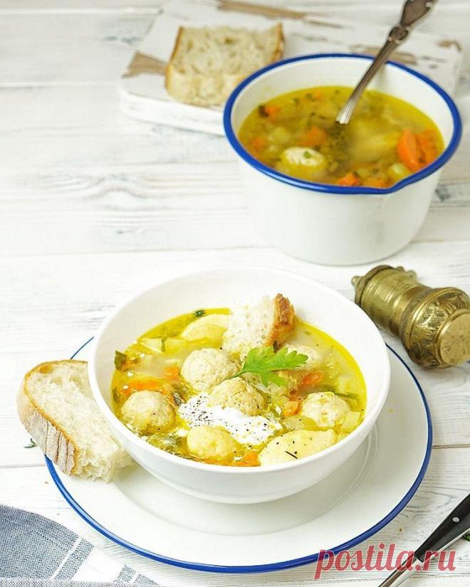 СУП С ФРИКАДЕЛЬКАМИ ИЗ ИНДЕЙКИ И КЛЕЦКАМИ