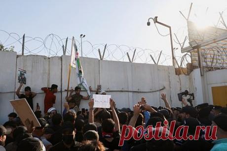 Ирак потребует экстрадиции сжегшего Коран в Швеции мигранта. Иракские власти готовят официальные документы для экстрадиции выходца из Ирака Салвана Момика, который сжег копию Корана в Стокгольме в рамках протестной акции. Если он будет выдан Ираку, то ему по суду грозит до трех лет лишения свободы. При этом действия мигранта были согласованы с властями Швеции.