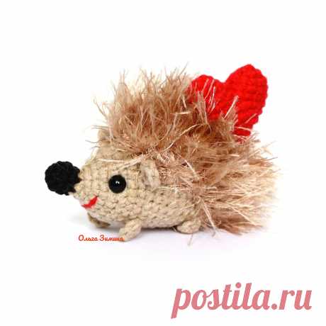 PDF Ёж с сердечком крючком. FREE crochet pattern; Аmigurumi animal patterns. Амигуруми схемы и описания на русском. Вязаные игрушки и поделки своими руками #amimore - маленький ёжик, игольница в виде ежа, ёж, ежик.