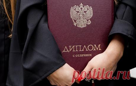 На Камчатке студентам-целевикам с красным дипломом выплатят 100 тыс. рублей. Мера поддержки будет единовременной, сообщил губернатор региона Владимир Солодов