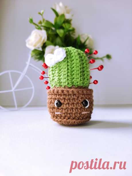 PDF Кактусик крючком. FREE crochet pattern; Аmigurumi toy patterns. Амигуруми схемы и описания на русском. Вязаные игрушки и поделки своими руками #amimore - маленький кактус в горшочке, растение, колючка, игольница.