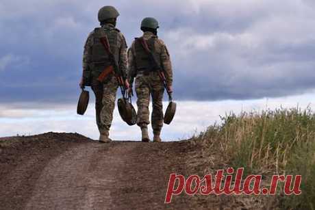 Разведчик объяснил важность Артемовска для ВС России. Артемовск (украинское название — Бахмут) имеет стратегически важное значение для Вооруженных сил России. Об этом заявил военный аналитик, бывший разведчик Анатолий Матвийчук. По словам военного эксперта, доминирование в Артемовске позволит взять под контроль дорогу на Краматорск.