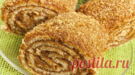 Вкусный десертный бисквитный рулет с начинкой из вареной сгущенки. Угостите таким лакомством близких и гостей! Вы давно искали рецепт приготовления вкусного медового рулета со сгущенным молоком? Тогда воспользуйтесь нашими рекомендациями. Результат ваших трудов приятно удивит ваших близких!