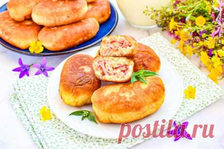 Пирожки с колбасой и сыром на сковороде рецепт с фото пошагово - 1000.menu