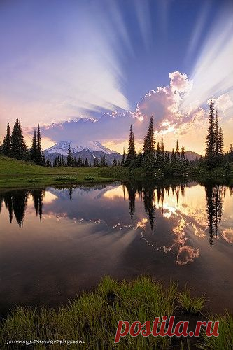 Shadow in the Sky, Mount Rainier National Park / Zhouen, via Flickr | Chad приколол(а) это к доске NORTH AMERICAN WILDLIFE