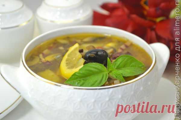 👌 Отличный рецепт солянки с колбасой и грибами за полчаса, рецепты с фото Солянка с колбасой и грибами получается очень густой, сытной и наваристой! А поскольку люблю я это вкусное блюдо очень сильно, то и готовить практикую вне зависимости от времени го...