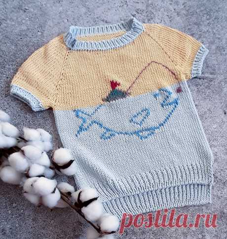 Детская футболка в технике вышивки по петлям.