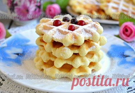 Кокосовые вафли от Елены Калининой

Кокосовые вафли, приготовленные в электровафельнице, - еще один удачный рецепт этой выпечки. Моим домашним кокосовые вафли понравились больше всего, они получаются невероятно вкусными и ароматными, рассыпчатыми и пышными. Кокосовые вафли можно подать с любым вареньем, медом, джемом, сгущенкой или посыпать сахарной пудрой. Вафли можно взять с собой на природу, в школу или на работу. Попробуйте! Из предложенного количества ингредиентов пол...