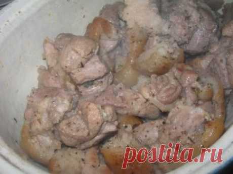 Свиная рулька тушеная в гусятнице или в мультиварке