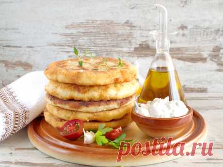 Картофельные лепёшки на сковороде Жареные картофельные лепешки - простой и вкусный вариант утилизации вчерашнего картофельного пюре!
