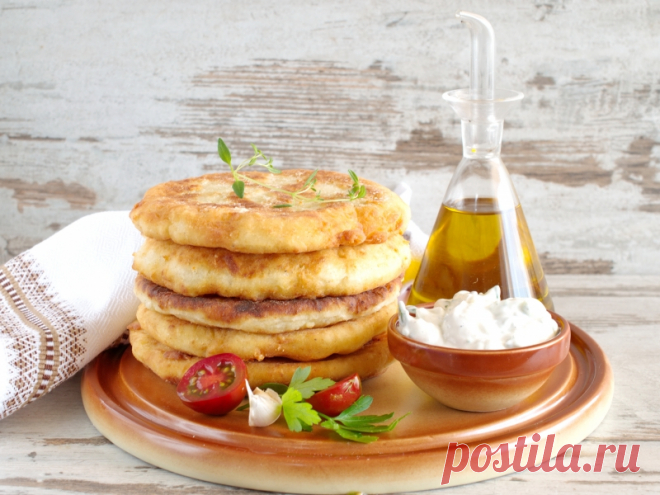 Картофельные лепёшки на сковороде Жареные картофельные лепешки - простой и вкусный вариант утилизации вчерашнего картофельного пюре!