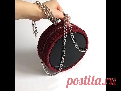 Круглая вязаная сумка с применением основ из оргстекла. Крючком из трикотажной пряжи