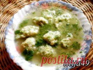 Суп с галушками из кабачка.(куриный бульон)