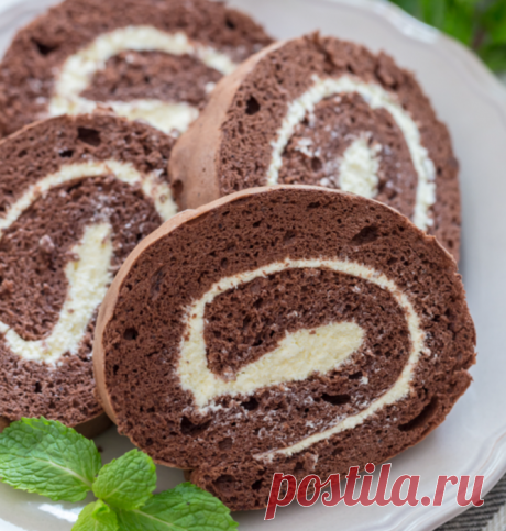 Шоколадный рулет с творожным кремом