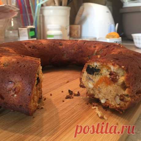 ПОСТНАЯ МОНАСТЫРСКАЯ КОВРИЖКА. Фото-рецепт Елены Федоткиной. 
Масла подсолнечного 1/2 стакана, сахара 2/3 стакана, мёда 2 столовые ложки, большая чашка замоченых на ночь сухофруктов, жменьку орехов какие есть( здесь грецкие и миндаль), 2 стакана просеянной муки, 1/2 стакана крепкого не сладкого чая или яблочного сока, соды, гашеной уксусом 1/2 чайной ложки или чайная ложка с горкой разрыхлителя. 

Смешать масло и сахар, добавить чай, размешать, выложить нарубленные сухофру...