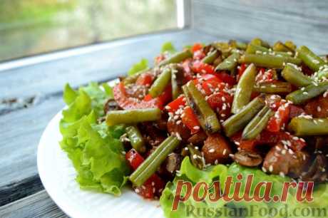 Рецепт: Теплый салат с куриным филе и грибами на RussianFood.com