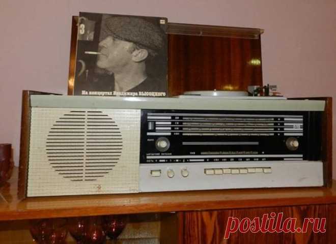Советские музыкальные центры В советские времена одним из популярных средств массовой информации было радио. Радиолы стояли практически в каждом доме. Причем электроника, выпускаемая в Советском Союзе, была настолько живучей, что...