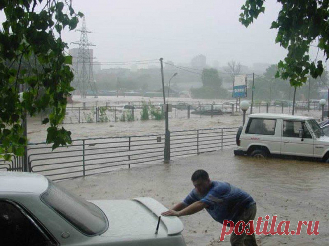 Андрей Михайлов Классный Владивосток
25 лет, Россия, Владивосток
 Самый сильный дождь Владивостока. 2001 и 2014 год
