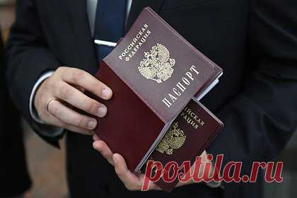Жителям освобожденной Авдеевки выдали первые паспорта РФ. Жителям донецкой Авдеевки, освобожденной Вооруженными силами России от Вооруженных сил Украины (ВСУ), начали выдавать паспорта Российской Федерации. Об этом сообщил глава Ясиноватского муниципального округа Дмитрий Шевченко, который также поздравил получивших документ первыми жителей Авдеевки.
