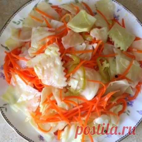 КАПУСТА ПО-КОРЕЙСКИ🥦🥕🥗Пиршество на дому! Быстро, дешево и просто. Всем любителям острых корейских салатов посвящается. Засолив капусту, не придется ждать неделю, пока она дойдет до кондиции. Употреблять ее можно через сутки! КАПУСТОЧКА получается Вкуснейшая, Пикантная, Остренькая, Хрустящая! Готовится очень быстро и легко.  
Бывают моменты, когда хочется чего-нибудь вкусненького и остренького. 
А в доме только обыкновенная белокочанная капуста. 
Если еще разыщется пару ...